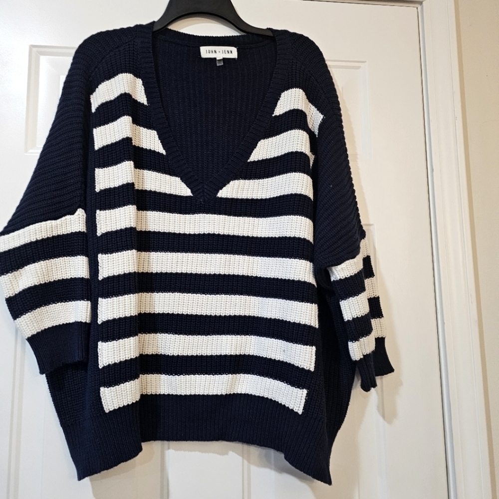 JOHN  + JENN Revolve sweater size small/petite{bx15}